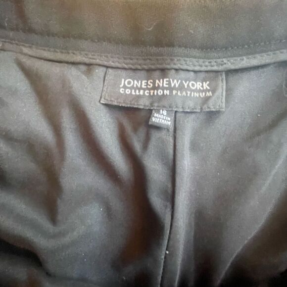 JONES NY Black Silk Lined Dress Pant with Front Seam. - Picture 7 of 15
